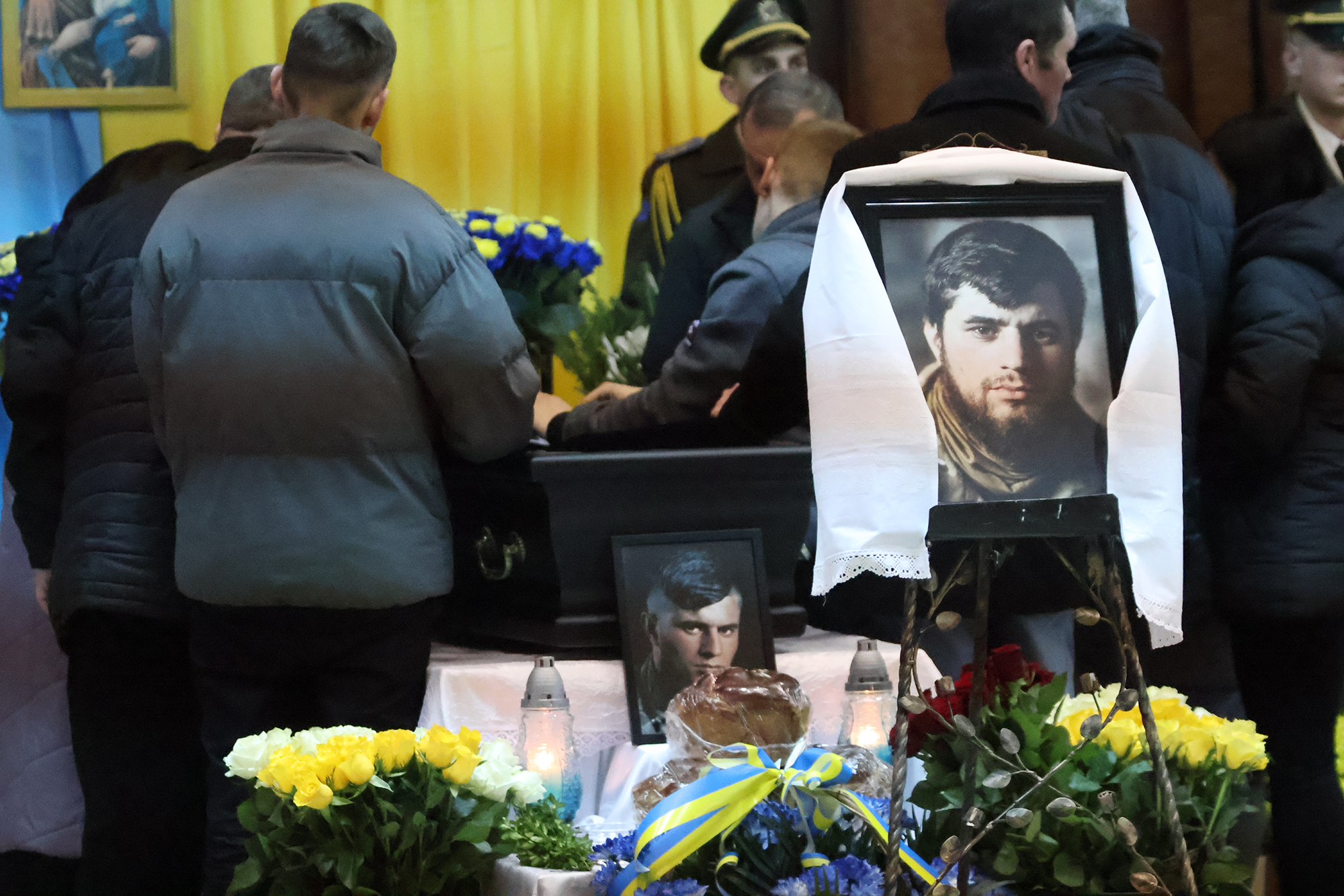 "Память будет жить вечно". Как в день рождения "Да Винчи" украинцы вспоминают Героя